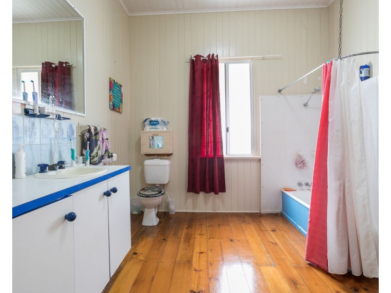 44 Weinam Street, Redland Bay QLD 4165