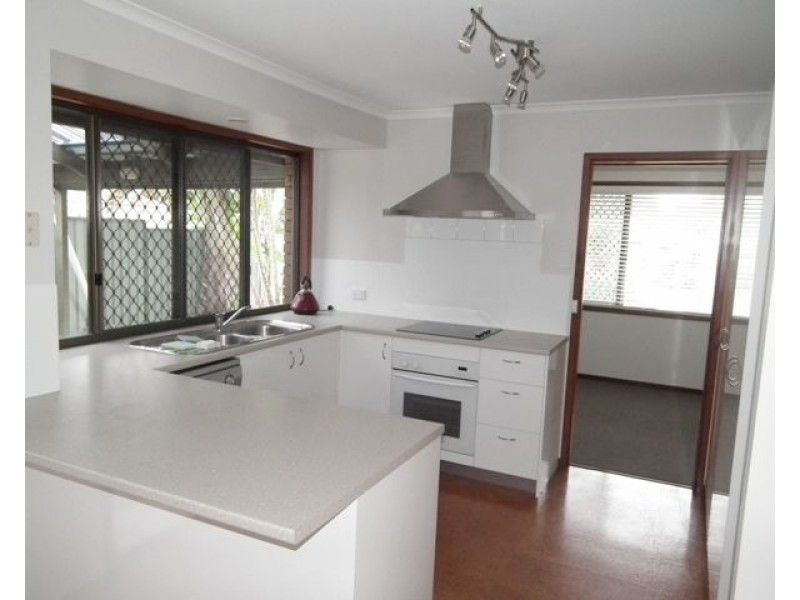 4 Pine Terrace, Redland Bay QLD 4165