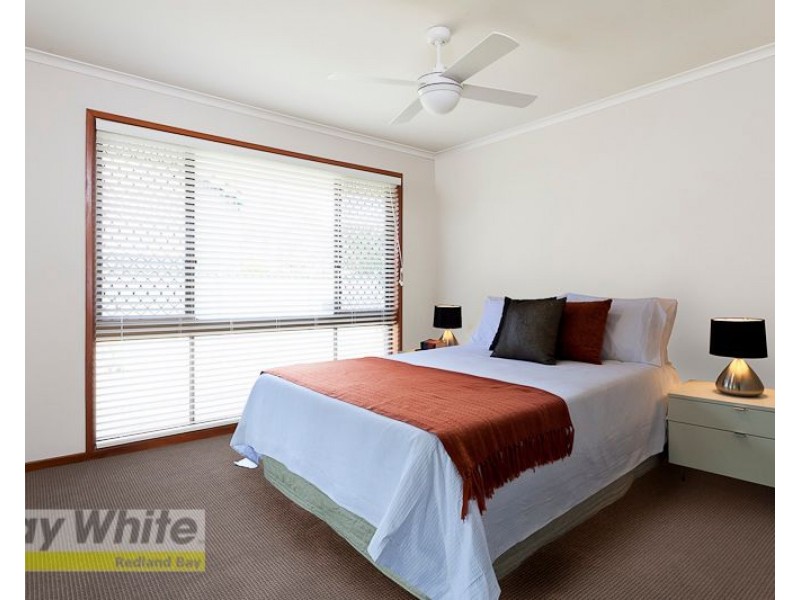 4 Pine Terrace, Redland Bay QLD 4165