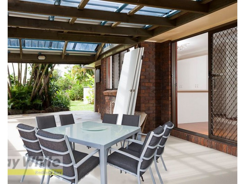 4 Pine Terrace, Redland Bay QLD 4165