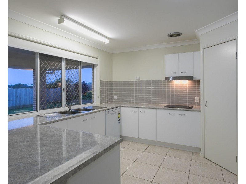 8 Omac Street, Redland Bay QLD 4165