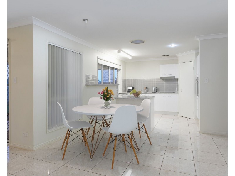 8 Omac Street, Redland Bay QLD 4165