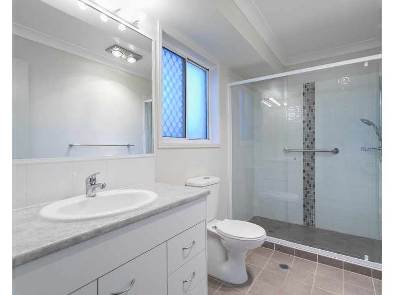 8 Omac Street, Redland Bay QLD 4165