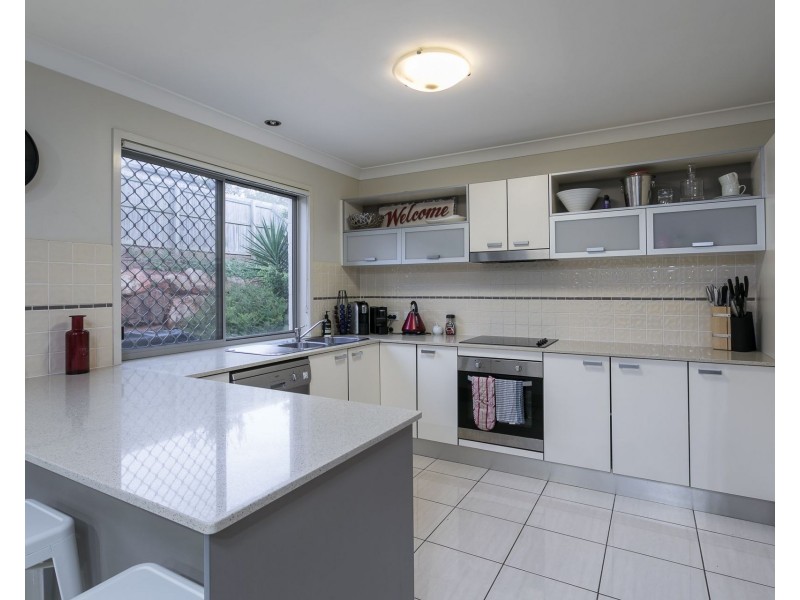 2 Shaw Place, Redland Bay QLD 4165