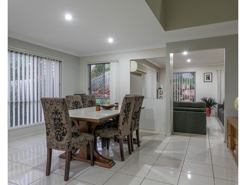 2 Shaw Place, Redland Bay QLD 4165