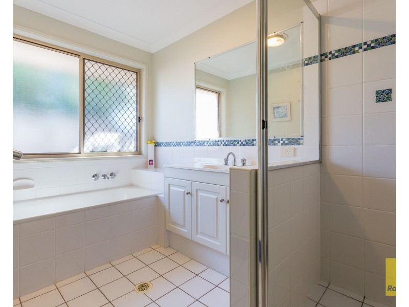 20 Spinnaker Circuit, Redland Bay QLD 4165