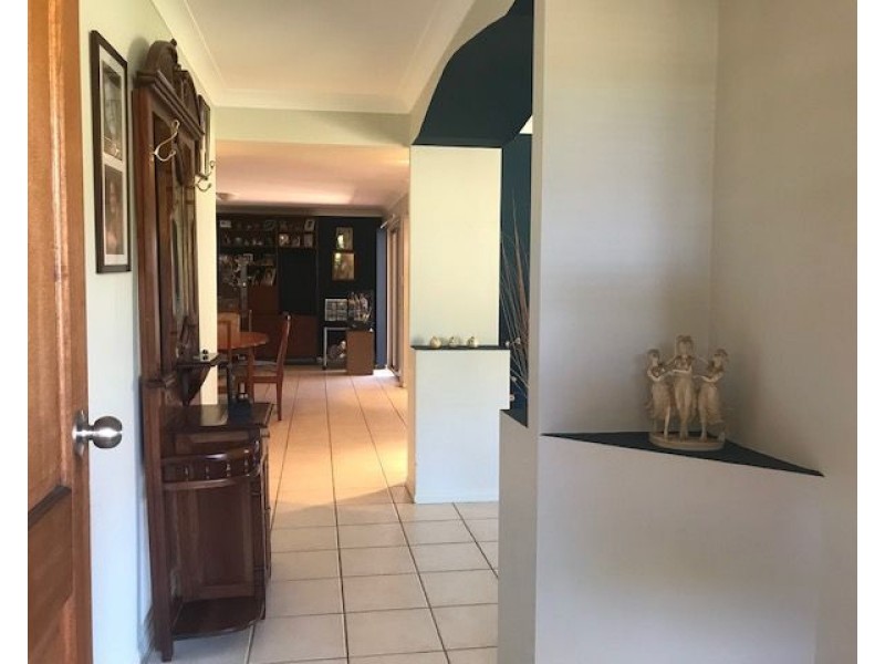 20 Spinnaker Circuit, Redland Bay QLD 4165