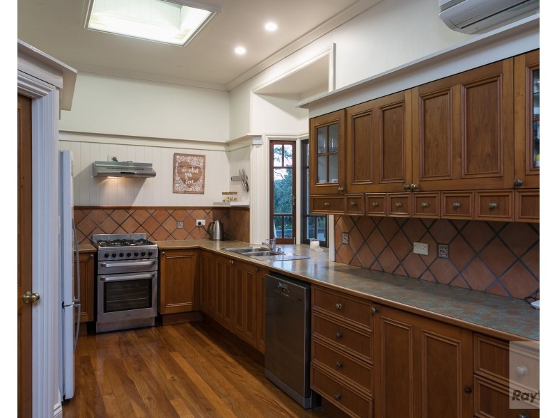 32 Haig Road, Birkdale QLD 4159