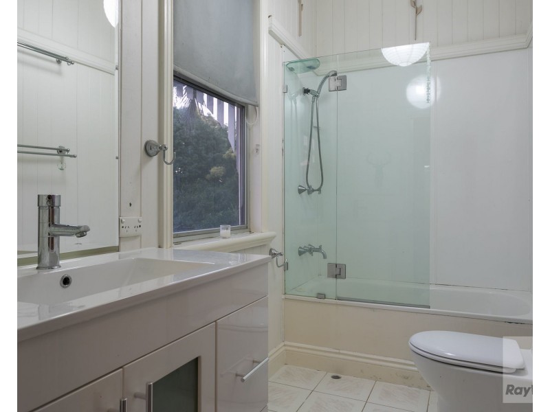 32 Haig Road, Birkdale QLD 4159