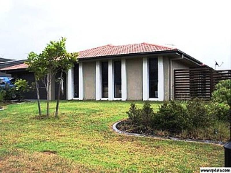 50 Azure Avenue, Redland Bay QLD 4165