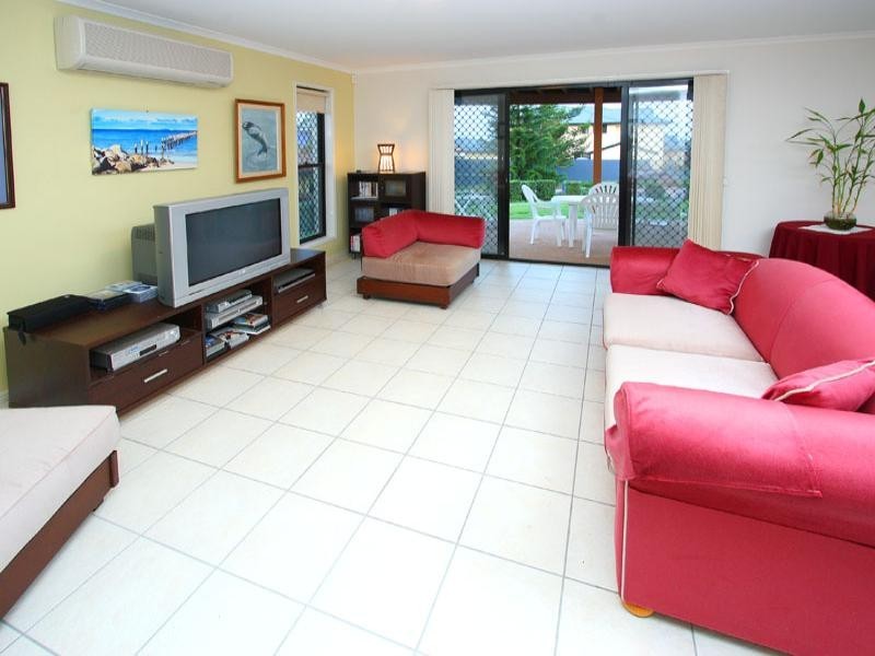 8 Torquay Road, Redland Bay QLD 4165