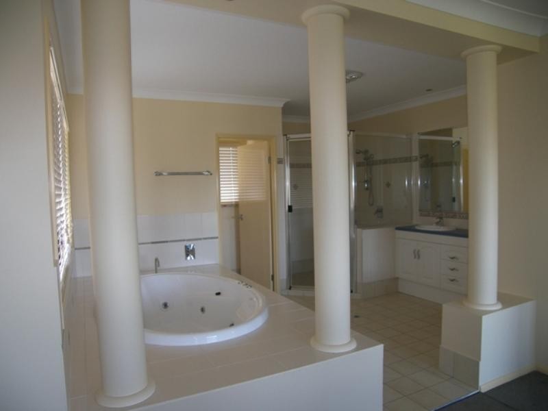 54 Spinnaker Circuit, Redland Bay QLD 4165