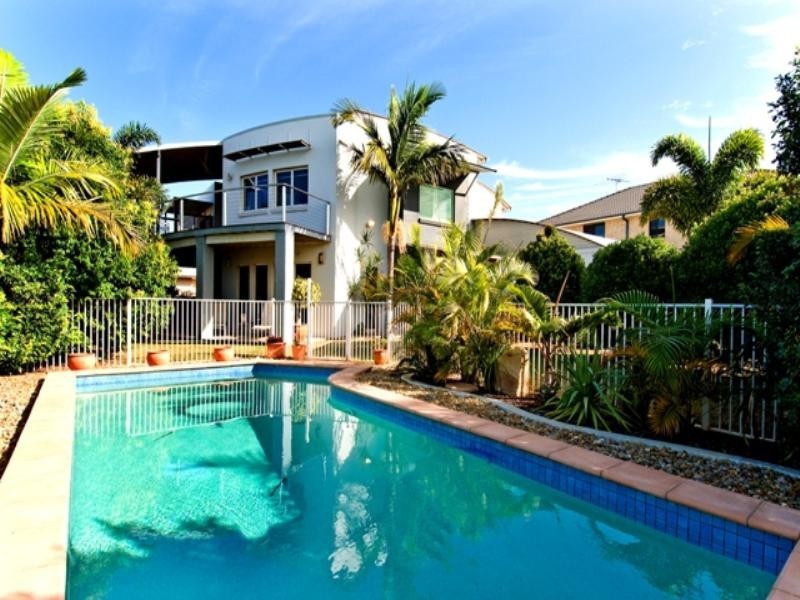 17 Haslingden Drive, Redland Bay QLD 4165