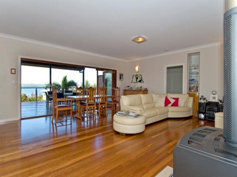 17 Haslingden Drive, Redland Bay QLD 4165