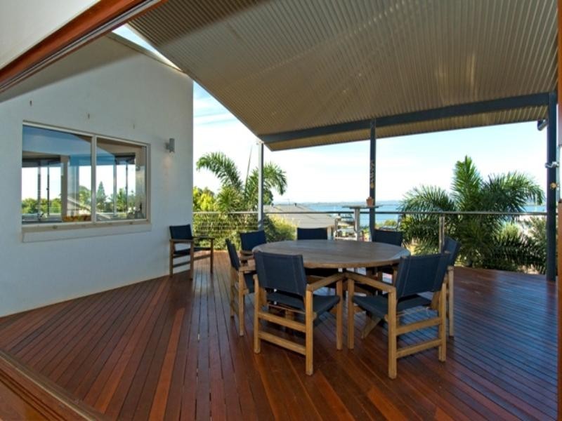 17 Haslingden Drive, Redland Bay QLD 4165
