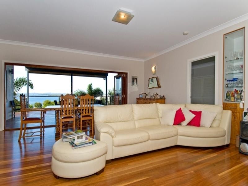 17 Haslingden Drive, Redland Bay QLD 4165