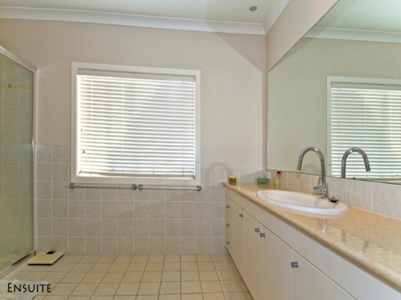 17 Haslingden Drive, Redland Bay QLD 4165