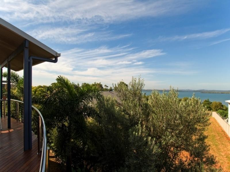 17 Haslingden Drive, Redland Bay QLD 4165