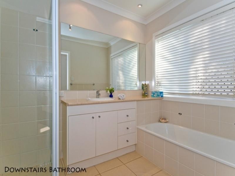 17 Haslingden Drive, Redland Bay QLD 4165