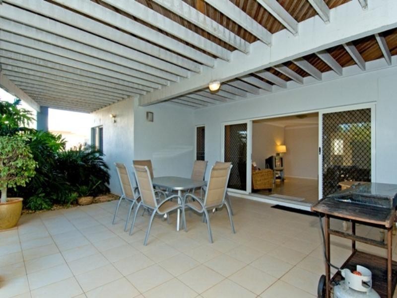 17 Haslingden Drive, Redland Bay QLD 4165