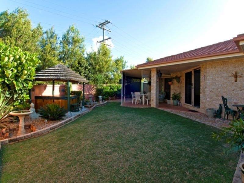 2 Habitat Drive, Redland Bay QLD 4165