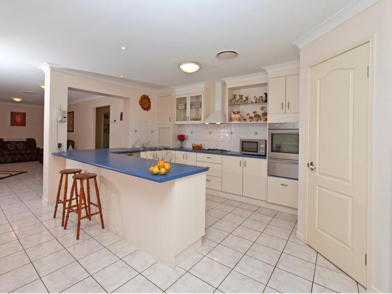 2 Habitat Drive, Redland Bay QLD 4165