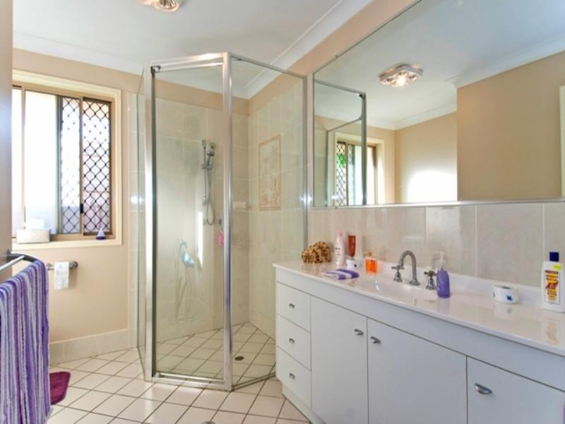 2 Habitat Drive, Redland Bay QLD 4165