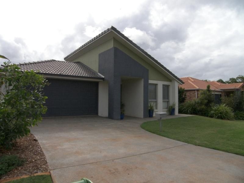 5 Shaw Place, Redland Bay QLD 4165