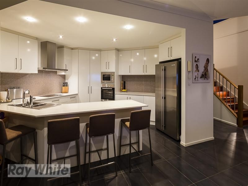 9 Creedin Court, Redland Bay QLD 4165