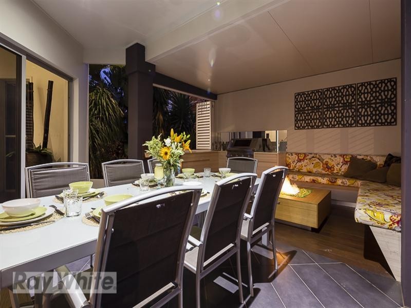 9 Creedin Court, Redland Bay QLD 4165