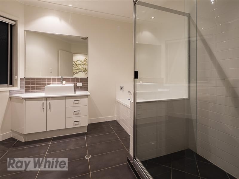 9 Creedin Court, Redland Bay QLD 4165