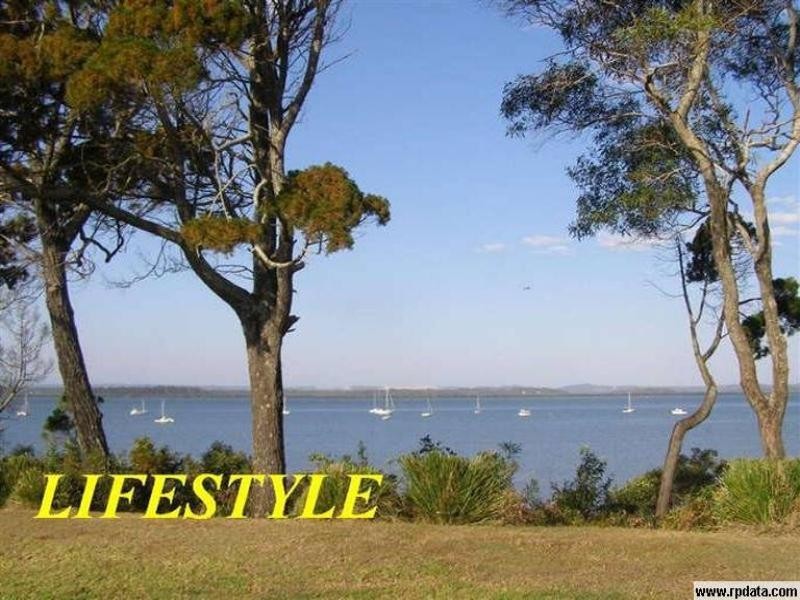 11 Mark Street, Redland Bay QLD 4165