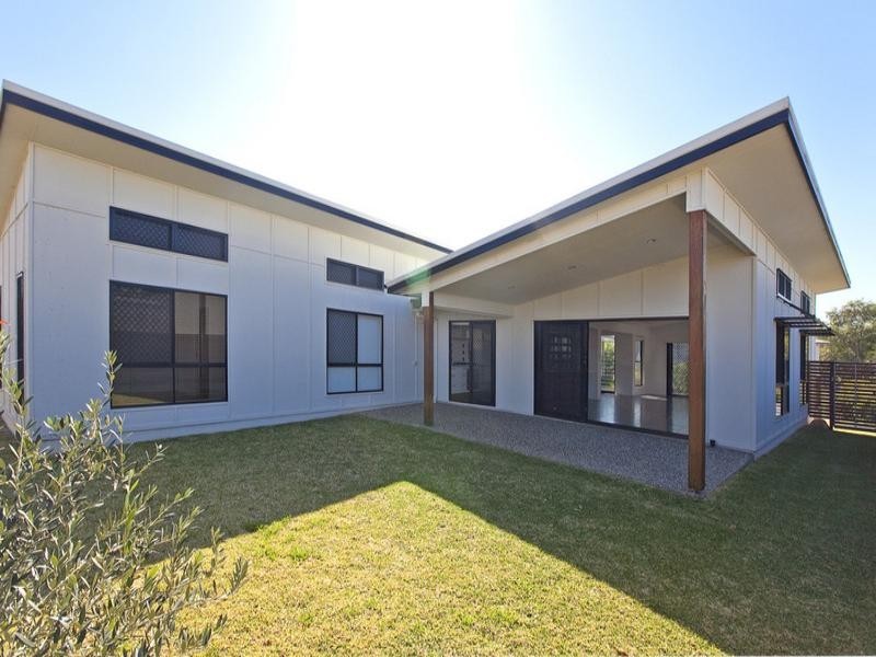 3 Parklink Drive, Redland Bay QLD 4165