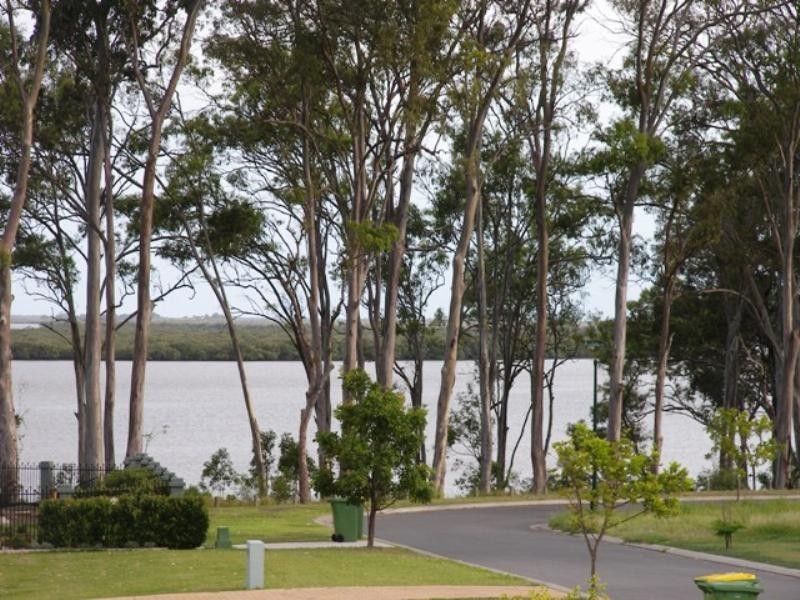 2 Sandy Cove, Redland Bay QLD 4165
