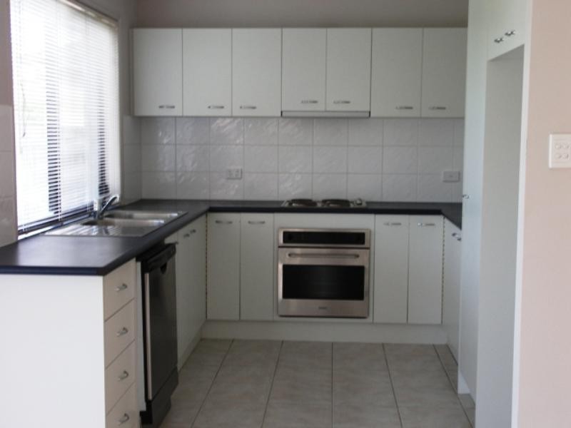 2 Sandy Cove, Redland Bay QLD 4165