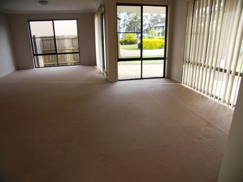 2 Sandy Cove, Redland Bay QLD 4165