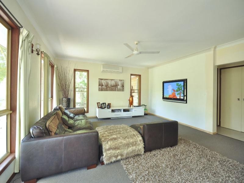 8 Azalea Street, Redland Bay QLD 4165
