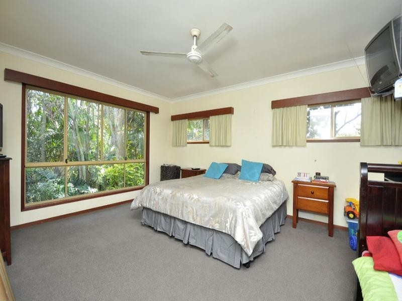 8 Azalea Street, Redland Bay QLD 4165