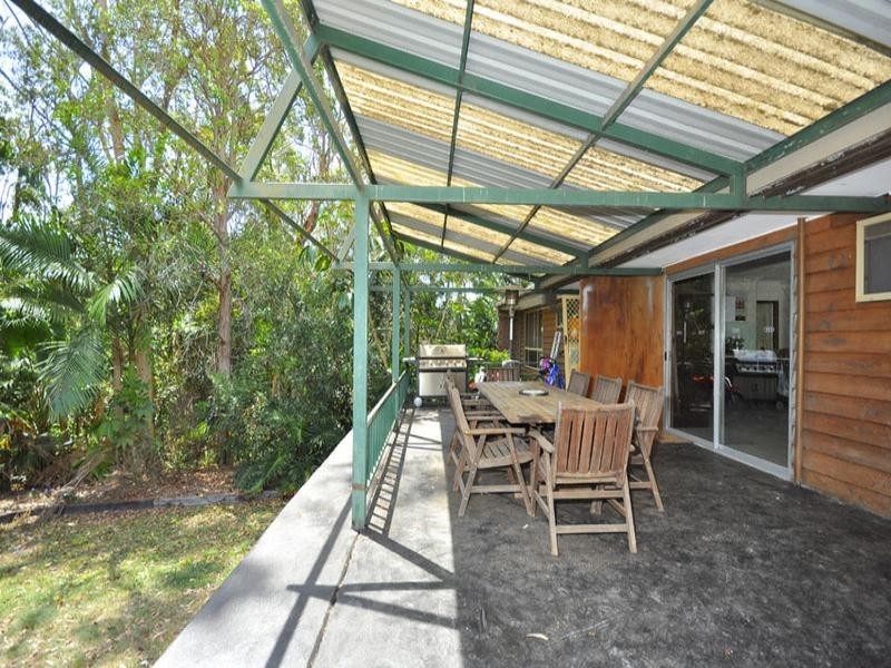 8 Azalea Street, Redland Bay QLD 4165