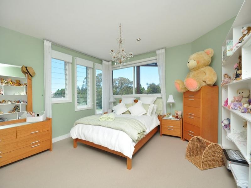 12 Talburpin Esplanade, Redland Bay QLD 4165