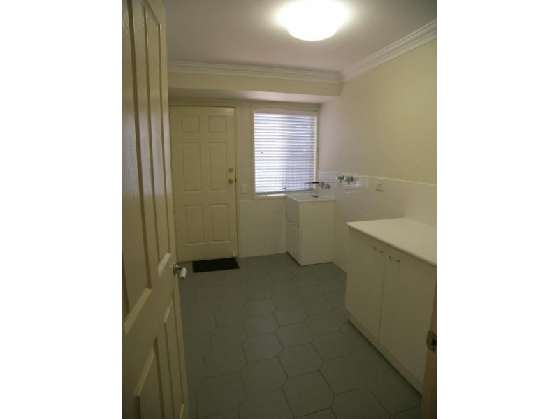 8 Vine Street, Redland Bay QLD 4165