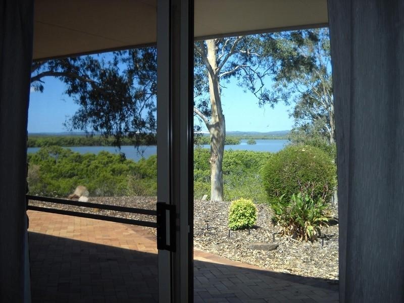 8 Vine Street, Redland Bay QLD 4165