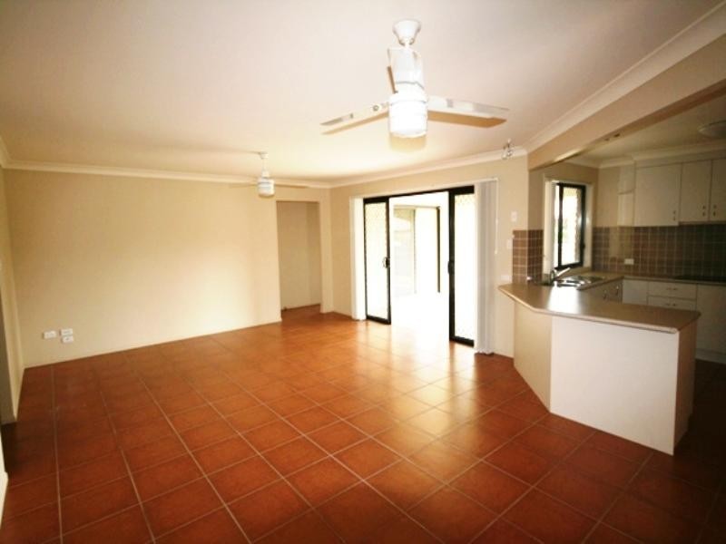 11 Emperor Drive, Redland Bay QLD 4165