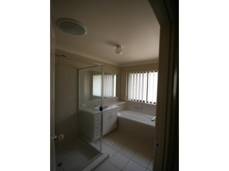 11 Emperor Drive, Redland Bay QLD 4165