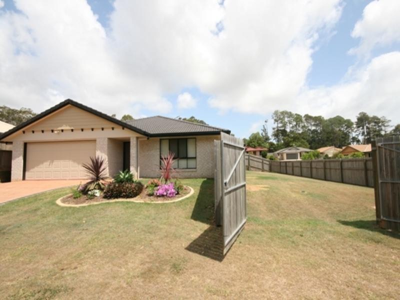 11 Emperor Drive, Redland Bay QLD 4165
