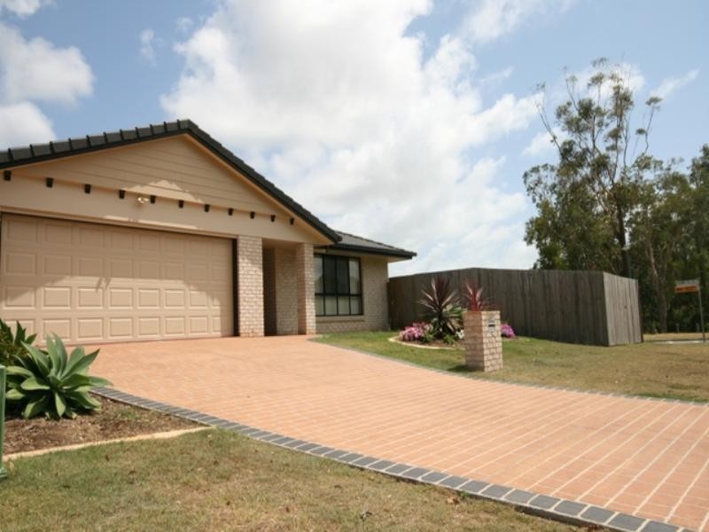 11 Emperor Drive, Redland Bay QLD 4165