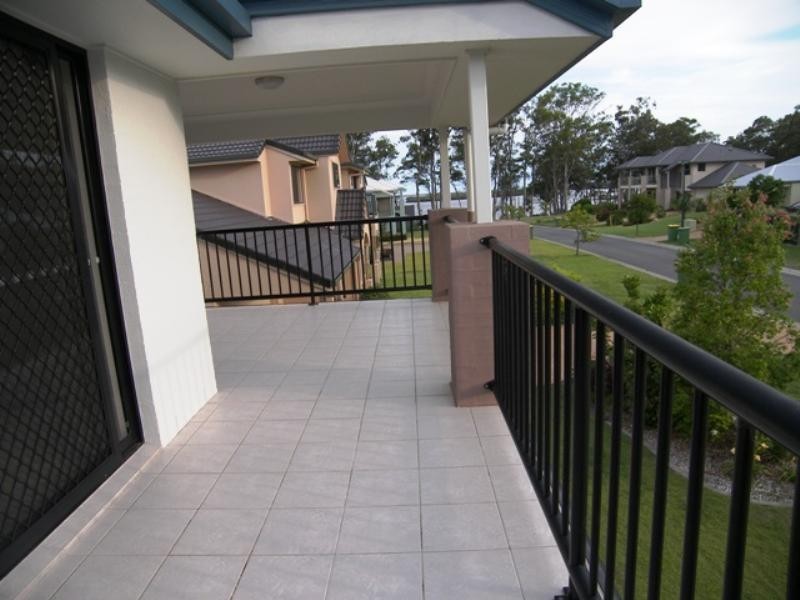 2 Sandy Cove Place, Redland Bay QLD 4165