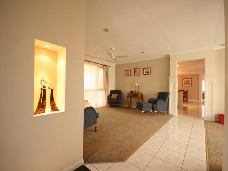 5 Roger Court, Redland Bay QLD 4165
