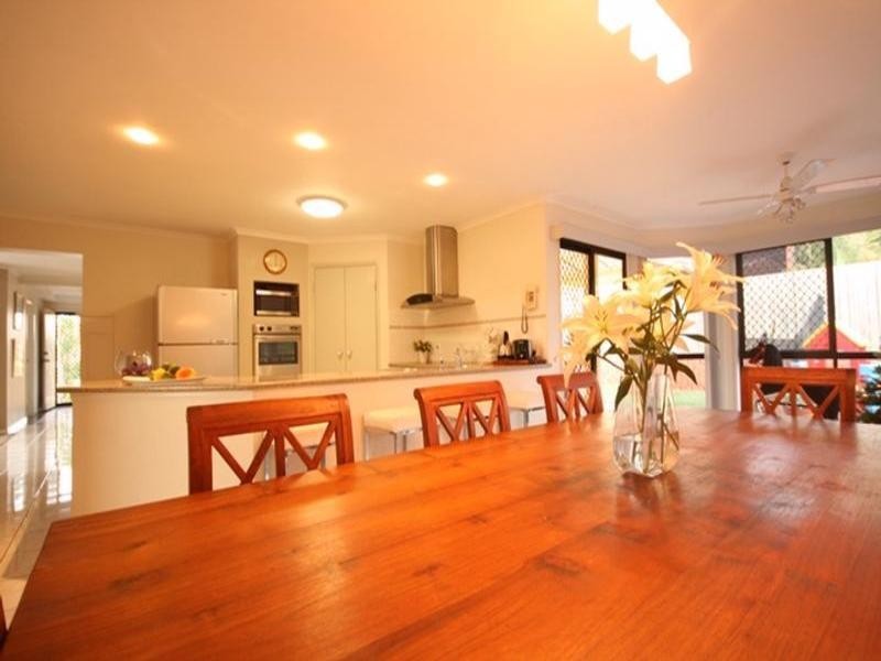 5 Roger Court, Redland Bay QLD 4165