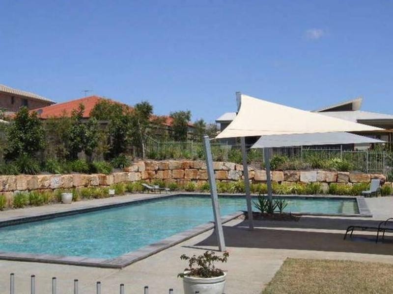 18 Shaw Place, Redland Bay QLD 4165